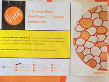 Load image into Gallery viewer, VERA Neumann - Vintage Tablecloth - Balloons - Linen - Label - 52"x52" - TBLC45