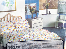 Load image into Gallery viewer, Vintage Bed Sheet - Queen - Flat - Poppin - Pequot - BDQFT291