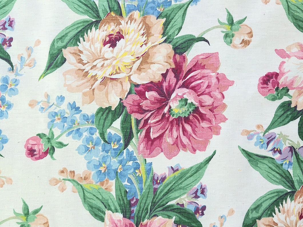 Vintage Fabric - 1940s Interior Home Decorating - Floral on Cream - Fabric Remnant - HD60