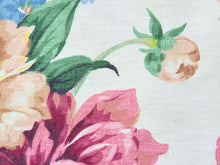 Load image into Gallery viewer, Vintage Fabric - 1940s Interior Home Decorating - Floral on Cream - Fabric Remnant - HD60
