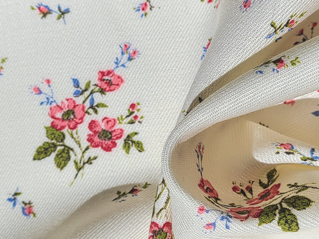 1960s 1970s Retro Fabric - Cotton - Twill - Roses - Fabric Remnant - 6C753