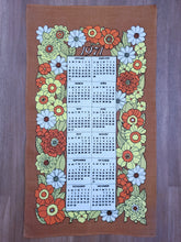 Load image into Gallery viewer, 1971 Vintage Calendar Towel - Linen - Flower Power - TWLC212
