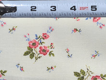 Load image into Gallery viewer, 1960s 1970s Retro Fabric - Cotton - Twill - Roses - Fabric Remnant - 6C753

