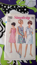 Load image into Gallery viewer, 1967 Simplicity Vintage Sewing Pattern 7102 - One Piece Dress - Size 40
