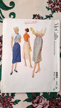 Load image into Gallery viewer, 1952 McCalls Vintage Sewing Pattern 8885 - Skirt - Waist 28
